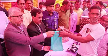 নওগাঁয় সুলভ মূল্যে দুধ-ডিম বিক্রি শুরু