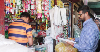 নওগাঁয় মূল্যতালিকা না থাকায় তিন প্রতিষ্ঠানে জরিমানা