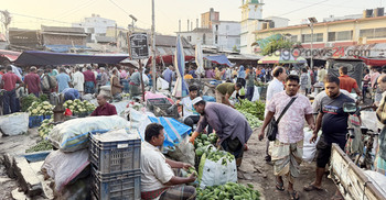 বাজারে শীতের আগাম সবজি, কমছে দাম