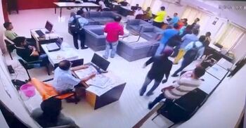 নারায়ণগঞ্জ প্রেস ক্লাবে দুই পক্ষের হাতাহাতি, আহত ৫