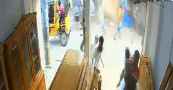 নারায়ণগঞ্জে সেলুনে বিস্ফোরণে শিশুসহ দগ্ধ ৫