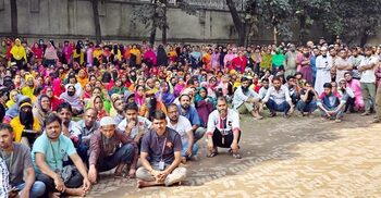 ভূমিকম্পে পোশাক কারখানা ভবনে ফাটল, শ্রমিকদের মধ্যে আতঙ্ক