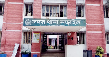 থানায় অভিযোগের পর ব্যবসায়ীর বাড়িতে ককটেল বিস্ফোরণ