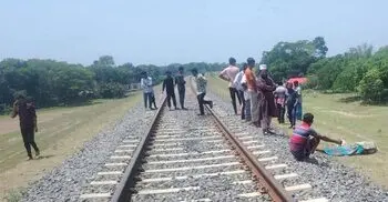 নড়াইলে নাতিকে স্কুলে দিয়ে ফেরার পথে ট্রেনে কাটা পড়ে নানার মৃত্যু