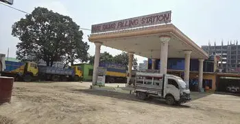 নারায়ণগঞ্জে তেলের জন্য হাহাকার, পাম্পে পাম্পে ঘুরছেন চালকরা