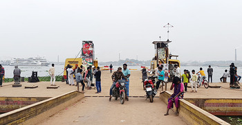মাঝরাতে দুর্ঘটনা: ধলেশ্বরীতে ফেরি চলাচল বন্ধ, তদন্তে কমিটি