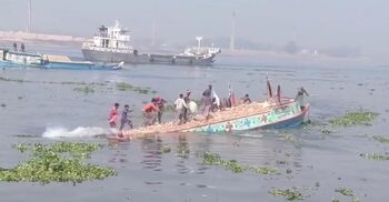 নারায়ণগঞ্জে ধলেশ্বরী নদীতে ডুবলো ইটবোঝাই বাল্কহেড