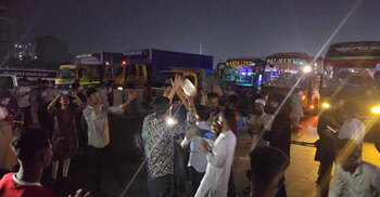 আ’লীগ নিষিদ্ধের দাবি ঢাকা-চট্টগ্রাম মহাসড়কের সাইনবোর্ডে বিক্ষোভ