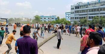 Over 100 injured as RMG workers, police clash in Narayanganj