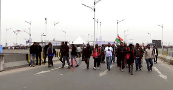 নেতাকে একনজর দেখতে পেলেই কষ্ট আর থাকবে না