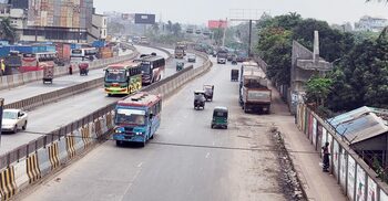 ঈদযাত্রায় ঢাকা-চট্টগ্রাম মহাসড়কের গলার কাঁটা অটোরিকশা