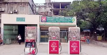 নারায়ণগঞ্জে জ্বালানি তেল সংকটে ভোগান্তিতে চালকরা