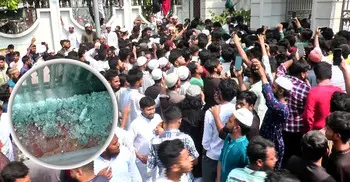 নাসীরুদ্দীন পাটওয়ারীর উপস্থিতিতে মসজিদে হুড়োহুড়ি, গ্লাস ভেঙে আহত ৫