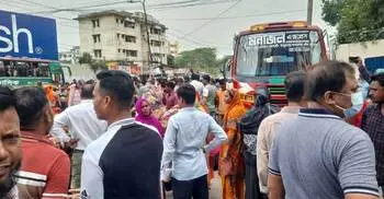 Wage protest blocks Mohakhali, brings traffic to a standstill