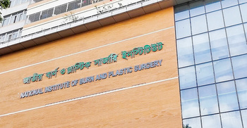 5 a family burnt in gas leak fire in Narayanganj