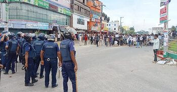 নাটোরে ছাত্রলীগ-আন্দোলনকারীদের সংঘর্ষ, শিক্ষার্থী গুলিবিদ্ধ