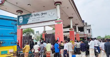 নাটোরে কৃত্রিম তেল সংকটের প্রতিবাদে মহাসড়ক অবরোধ