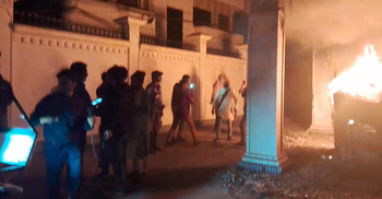 নাটোরে শিমুলের বাড়িতে হামলা অগ্নিসংযোগ, নেচে গিয়ে উল্লাস