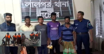 পদ্মা নদীতে সেনা অভিযানে ড্রেজার-ট্রলারসহ আটক ৪