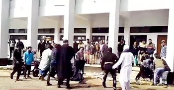 নাটোরে আদালত চত্বরে দু’পক্ষের সংঘর্ষ, আটক ৩