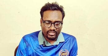 কনটেইনারে তেল দেওয়ার প্রতিবাদ করায় সাংবাদিককে মারধর