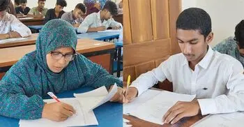 একসঙ্গে এসএসসি পরীক্ষা দিচ্ছেন মা-ছেলে