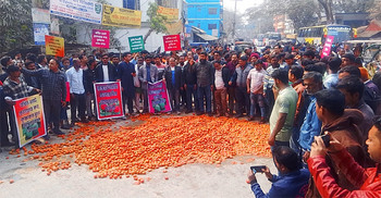 Angry farmers dump tomatoes on highway seeking VAT withdrawal