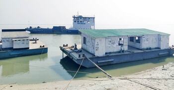 ঈদেও ফেরি সুবিধা পাচ্ছেন না ব্রহ্মপুত্র নদের যাত্রীরা