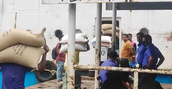 কক্সবাজার থেকে নিত্যপণ্য নিয়ে সেন্টমার্টিন গেলো জাহাজ