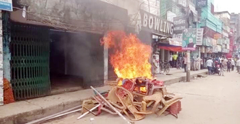 নেত্রকোনায় বিক্ষোভ, বিএনপি কার্যালয়ের আসবাবপত্রে আগুন
