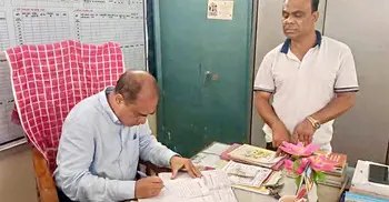 হাজিরা খাতায় সই করে ‘উধাও’ শিক্ষিকা, পরিদর্শনে গিয়ে এমপির ক্ষোভ