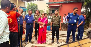 নেত্রকোনায় অবৈধভাবে মজুত ৮০০ লিটার পেট্রোল জব্দ