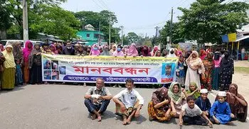 নেত্রকোনায় কিশোর গ্যাং ঠেকাতে সড়ক অবরোধ