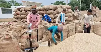 কৃষকদের থেকে ওজনে অতিরিক্ত পণ্য নিলে ব্যবস্থা নেবে সরকার