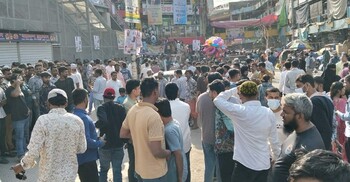 মন্ত্রী আসার খবরে নিউমার্কেটে ফুটপাতের দোকান উধাও