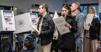 নিউইয়র্কের মেয়র নির্বাচন আজ, আলোচনার কেন্দ্রে মামদানি