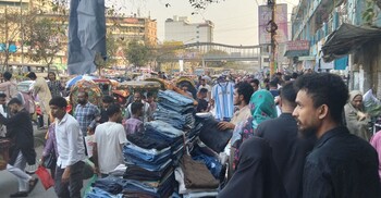 নিউমার্কেটে ঈদ কেনাকাটায় বাড়ছে ভিড়, আশাবাদী বিক্রেতারা