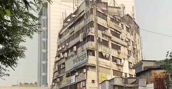 নিউমার্কেটের ভাইরাল ভবনটি ভূমিকম্পে হেলে পড়েনি, নকশাই এমন