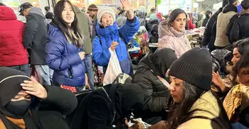 শেষ মুহূর্তের কেনাকাটায় জমজমাট নিউইয়র্কের ঈদ বাজার