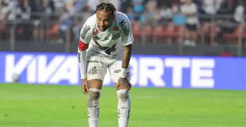 চোটের কারণে ফুটবল ছাড়ার কথাও ভেবেছিলেন নেইমার!