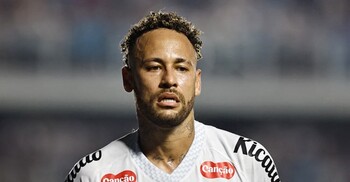 ১৬ ঘণ্টা অমানবিক কাজের চাপ, নেইমারের বিরুদ্ধে মামলা করলেন রাঁধুনি