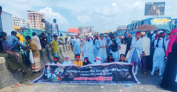 শিক্ষার্থীদের অবরোধে ঢাকা-চট্টগ্রাম মহাসড়কে তীব্র যানজট