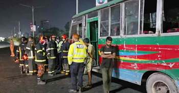 বাসের ভেতর ঘুমাচ্ছিলেন চালক-হেলপার, আগুন দিলো দুর্বৃত্তরা
