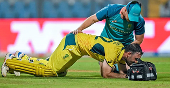 ম্যাক্সওয়েলকে মাঠেই সুস্থ করে তুলে ‘নায়ক’ নিক জোনস