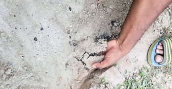 হাত দিলেই উঠে যাচ্ছে ৪ কিলোমিটার সড়কের পিচ