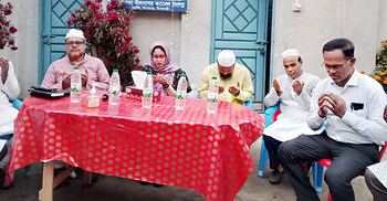 নীলফামারীতে বৃদ্ধাশ্রমে ইফতার করলেন ইউএনও