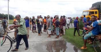 নীলফামারীতে মজুরি বৃদ্ধির দাবিতে সার খালাস বন্ধ