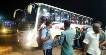 ছুটি শেষ, দ্বিগুণ বাসভাড়ায় জিম্মি কর্মস্থলমুখী যাত্রীরা