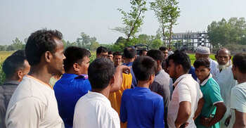 ভ্যানের চাকায় ওড়না পেঁচিয়ে নারীর মৃত্যু