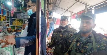 ফ্রিজে বাসি খাবার রাখায় দুই হোটেল মালিকের জরিমানা